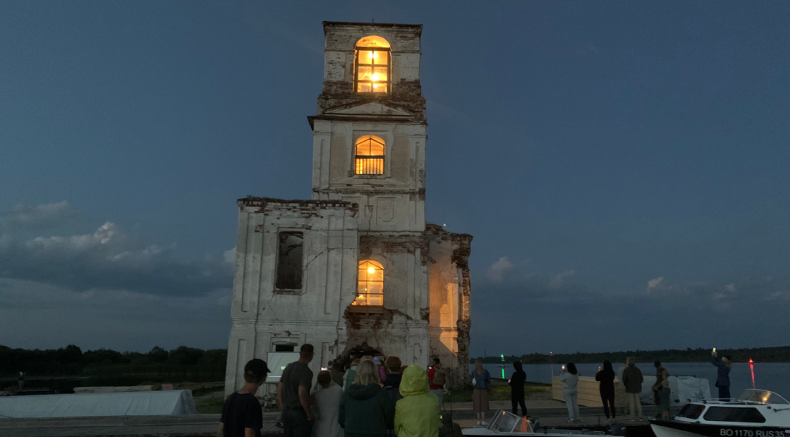 В колокольне Крохинского храма-маяка вновь зажегся свет © Светлана Гришина