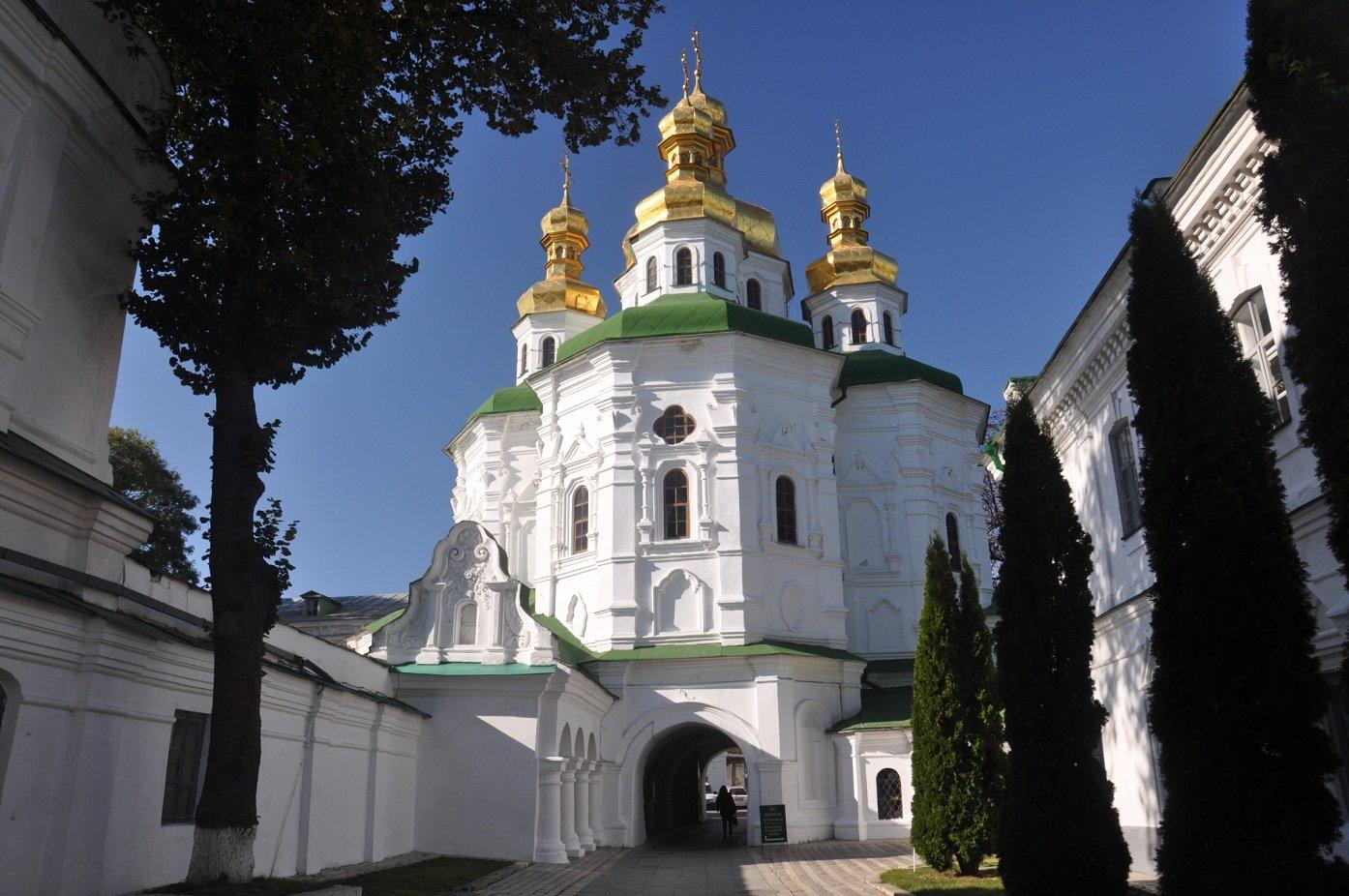 Церковь на Экономических воротах в Киево-Печерской лавре, 1690 год Церковь на Экономических воротах в Киево-Печерской лавре, 1690 год