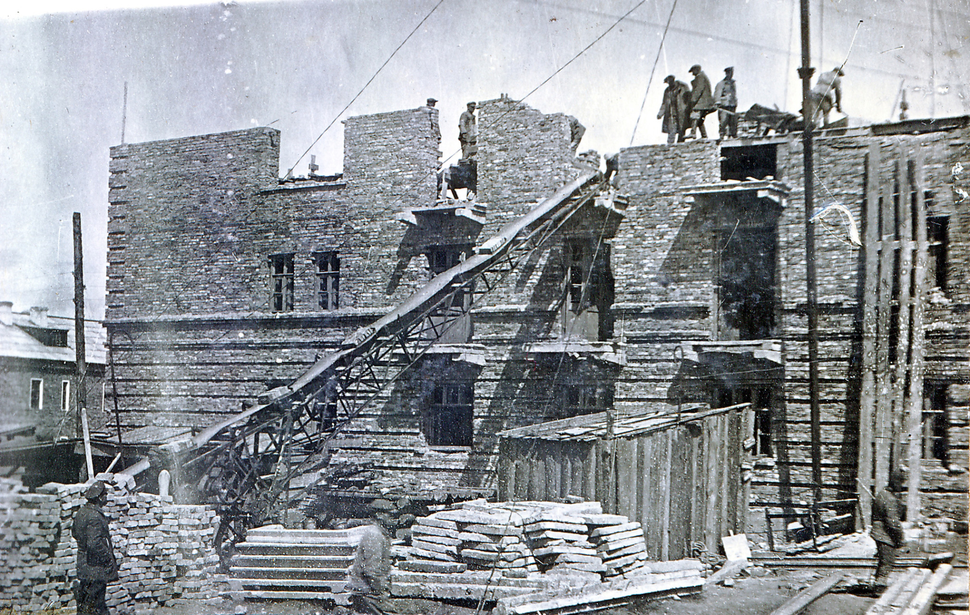 Строительство немецких домов, середина 1940-х годов. Фото Владимира Ионова © Музей Челябметкомбината