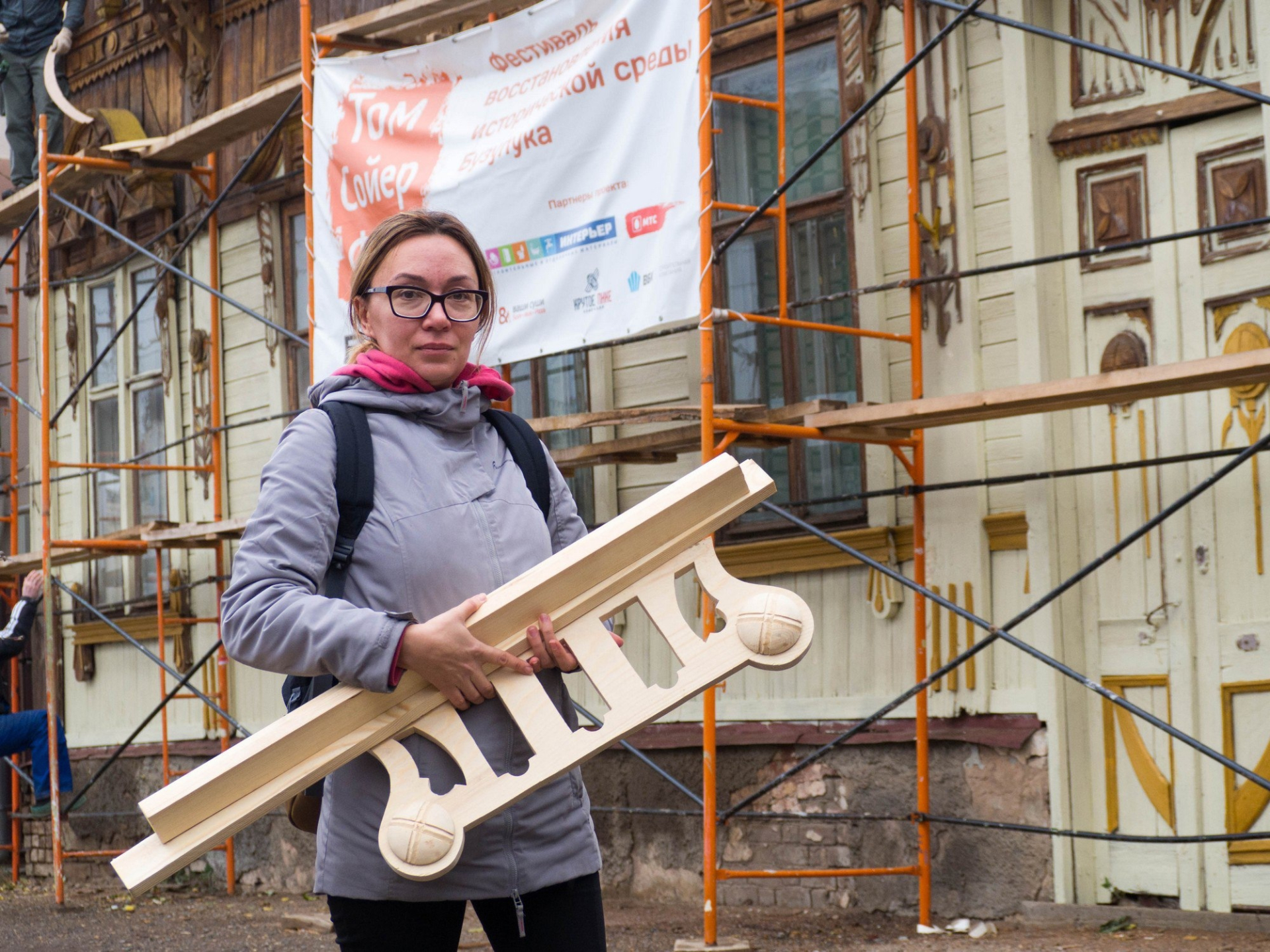 Анна Мельникова во время реставрации дома Татаринцевой © Том Сойер Фест Анна Мельникова во время реставрации дома Татаринцевой © Том Сойер Фест