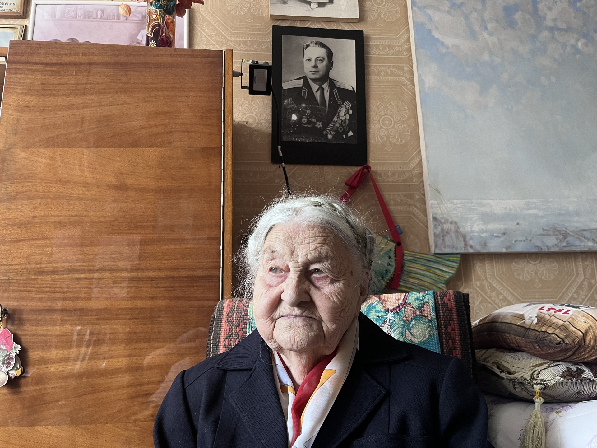 Тамара Николаевна Кухарук. За спиной — портрет мужа © «РегАспект» Тамара Николаевна Кухарук. За спиной — портрет мужа © «РегАспект»