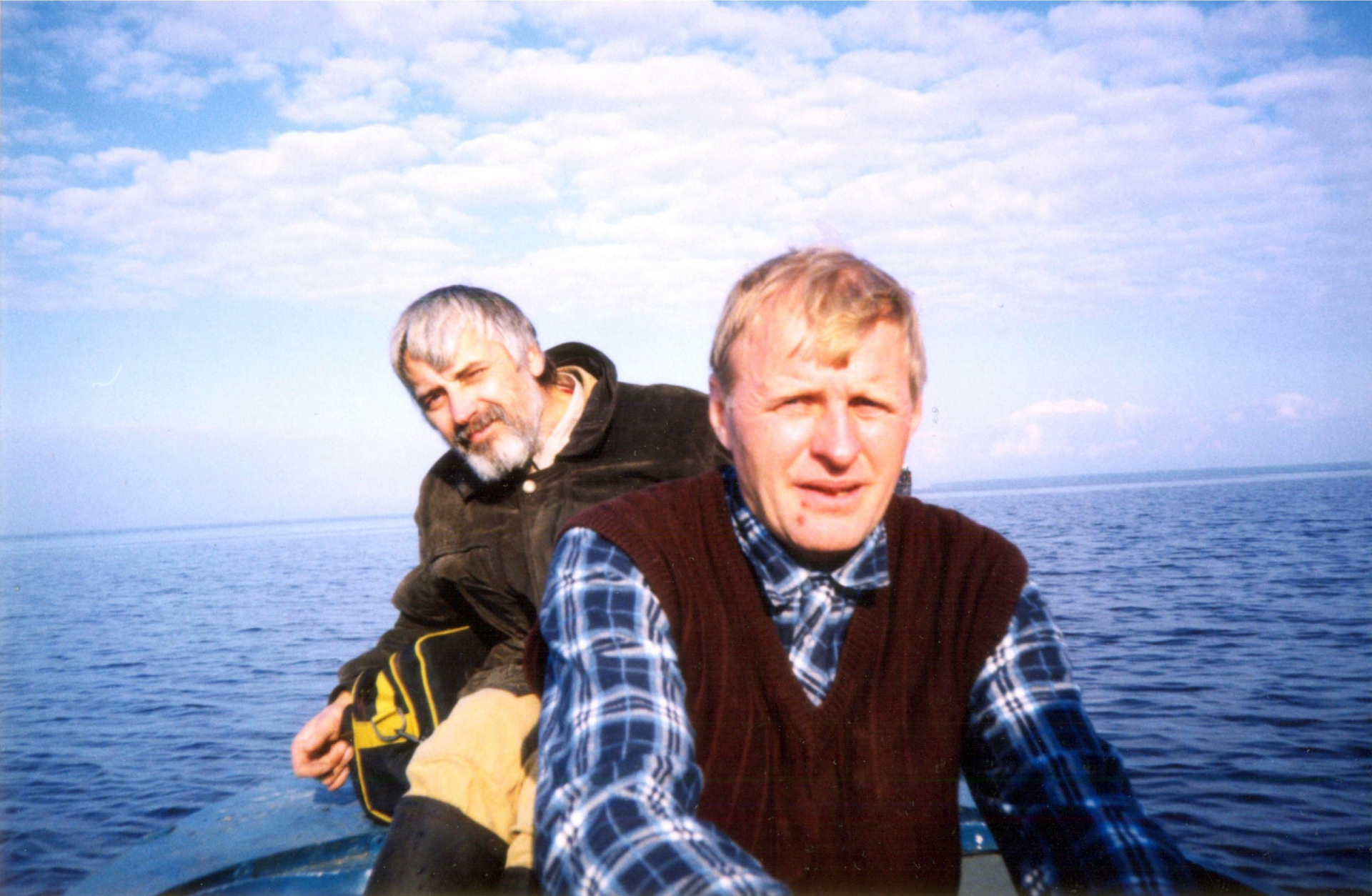 Экспедиция на Мологу в 1999 году. На переднем плане — Николай Алексеев © Музей Мологского края Экспедиция на Мологу в 1999 году. На переднем плане — Николай Алексеев © Музей Мологского края