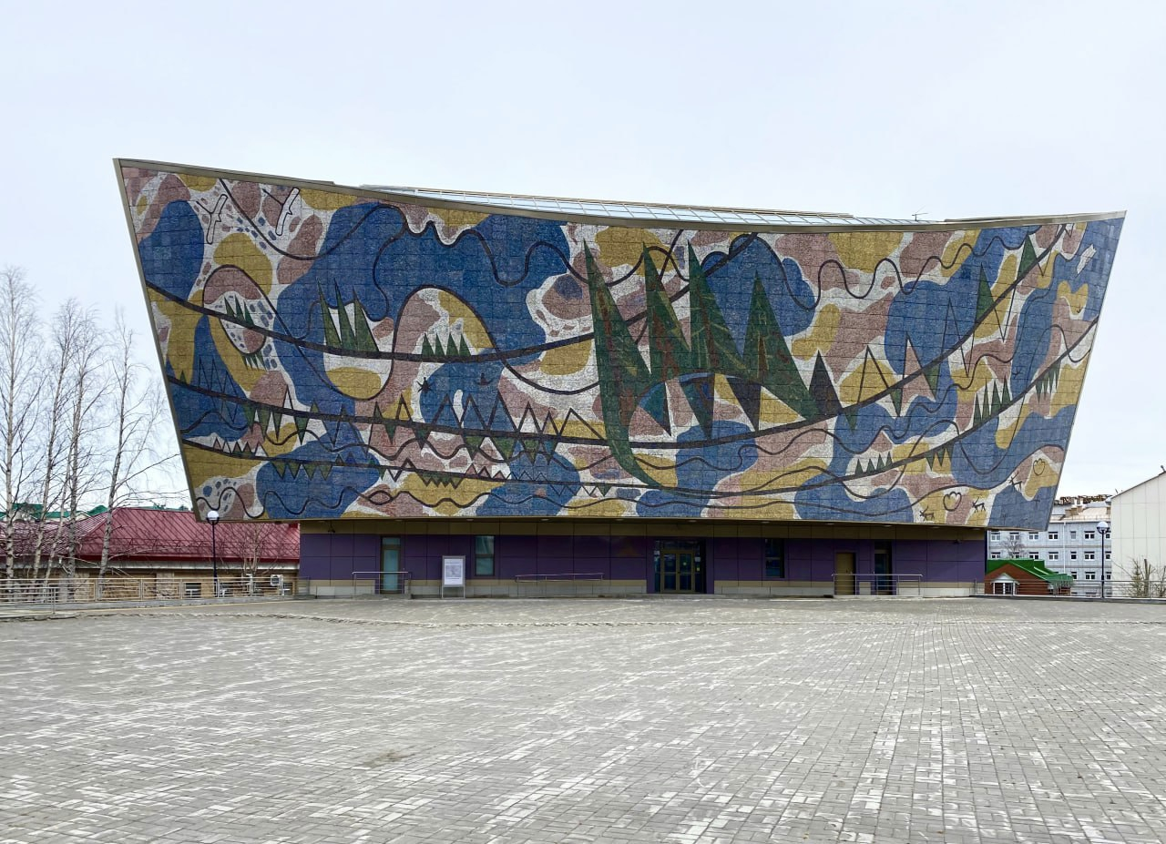 Фасад галереи-мастерской Геннадия Райшева в Ханты-Мансийске © Валерий Долженко