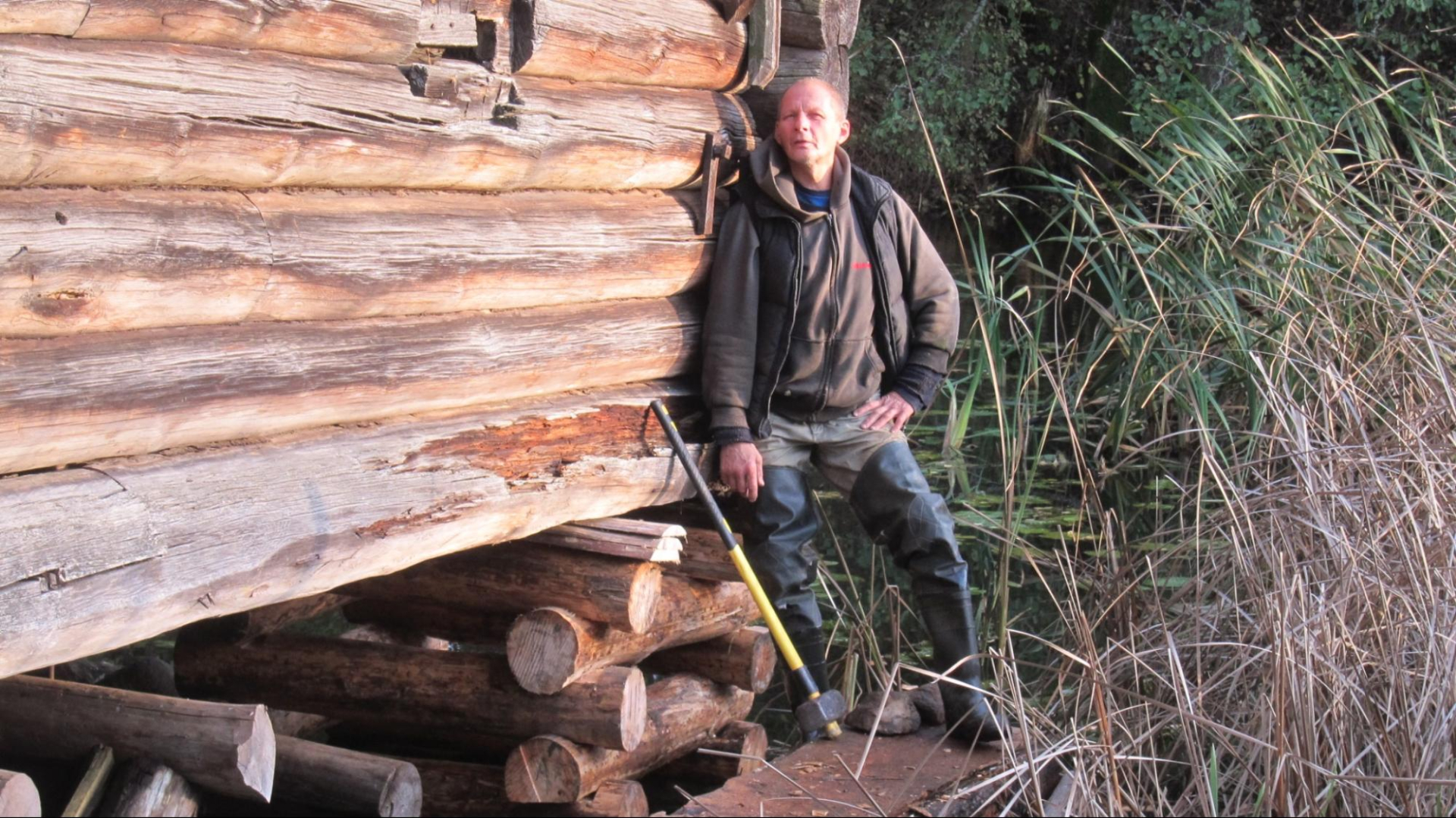 Валентин Карелин после строительства новой опоры © Личный архив