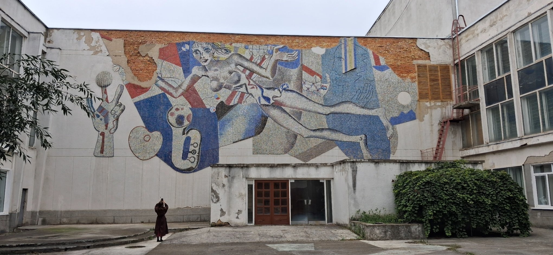 Мозаика Бориса Милюкова изображает летящую музу © сообщество в Фейсбуке «Belarusian Soviet Monumental ART»