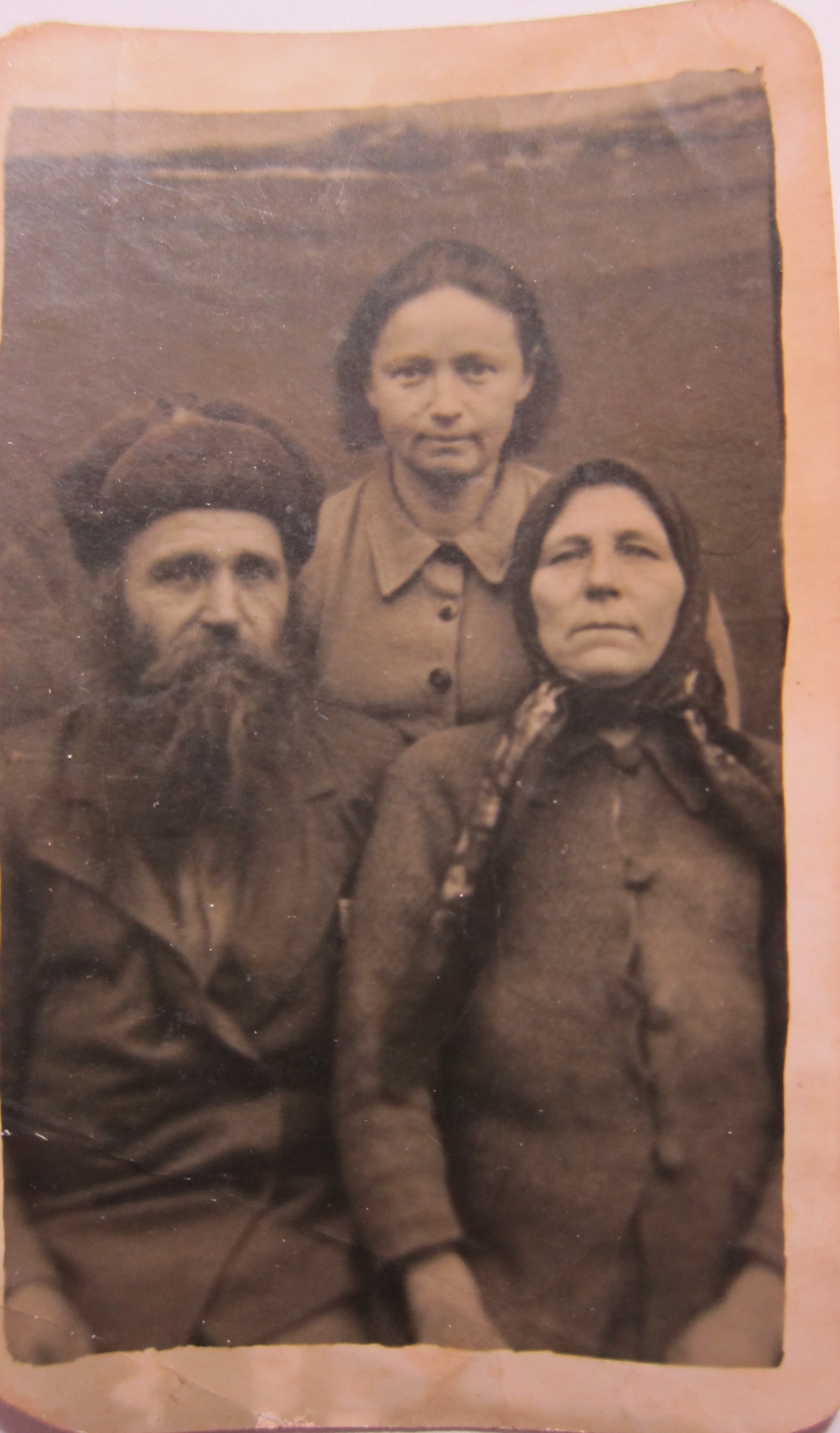 Дед Епифан, бабушка Иринья и Матрёна © Архив Нелли Андреевны