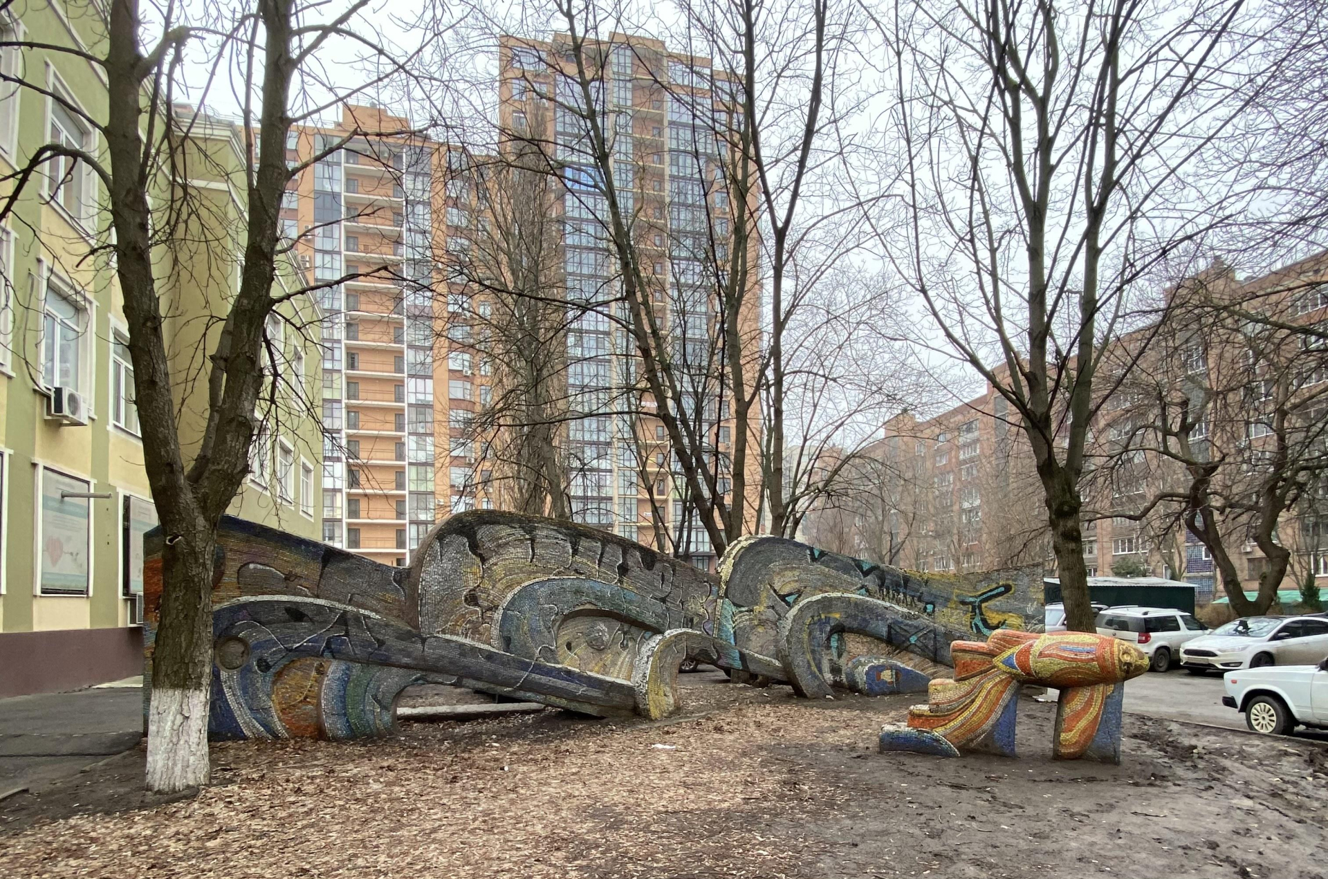 Мозаичная скульптура «Рыбка и волна» в Ростове-на-Дону © фонд «Внимание»