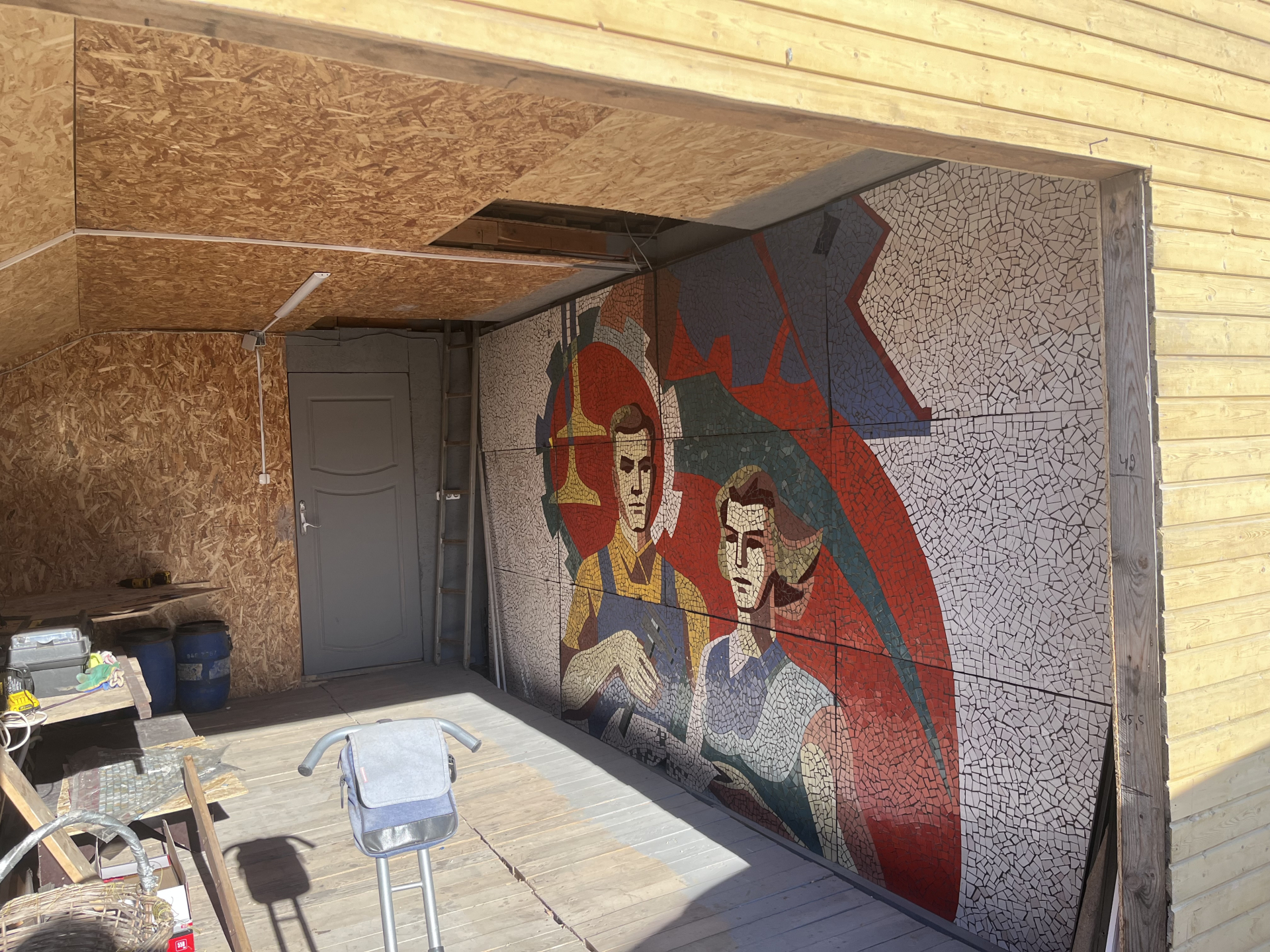 Сарай Максима с мозаикой © «РегАспект» 