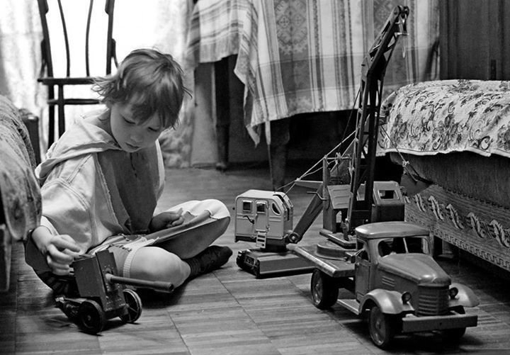 Советская модель артиллеристского орудия и грузовик, 1960-е годы © Автор не установлен