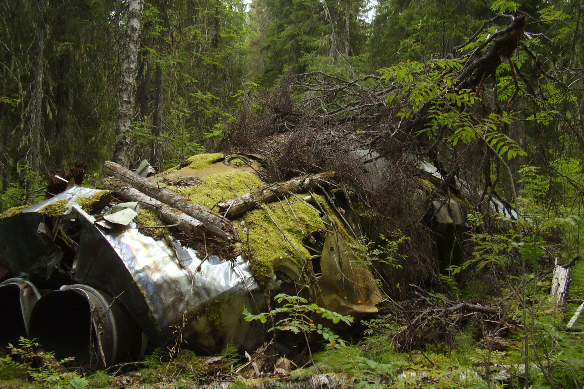 Ступень «Союза», упавшая в конце 1980-х годов. Республика Коми, 2005 год. Фотография Сергея Конникова © Поля падения