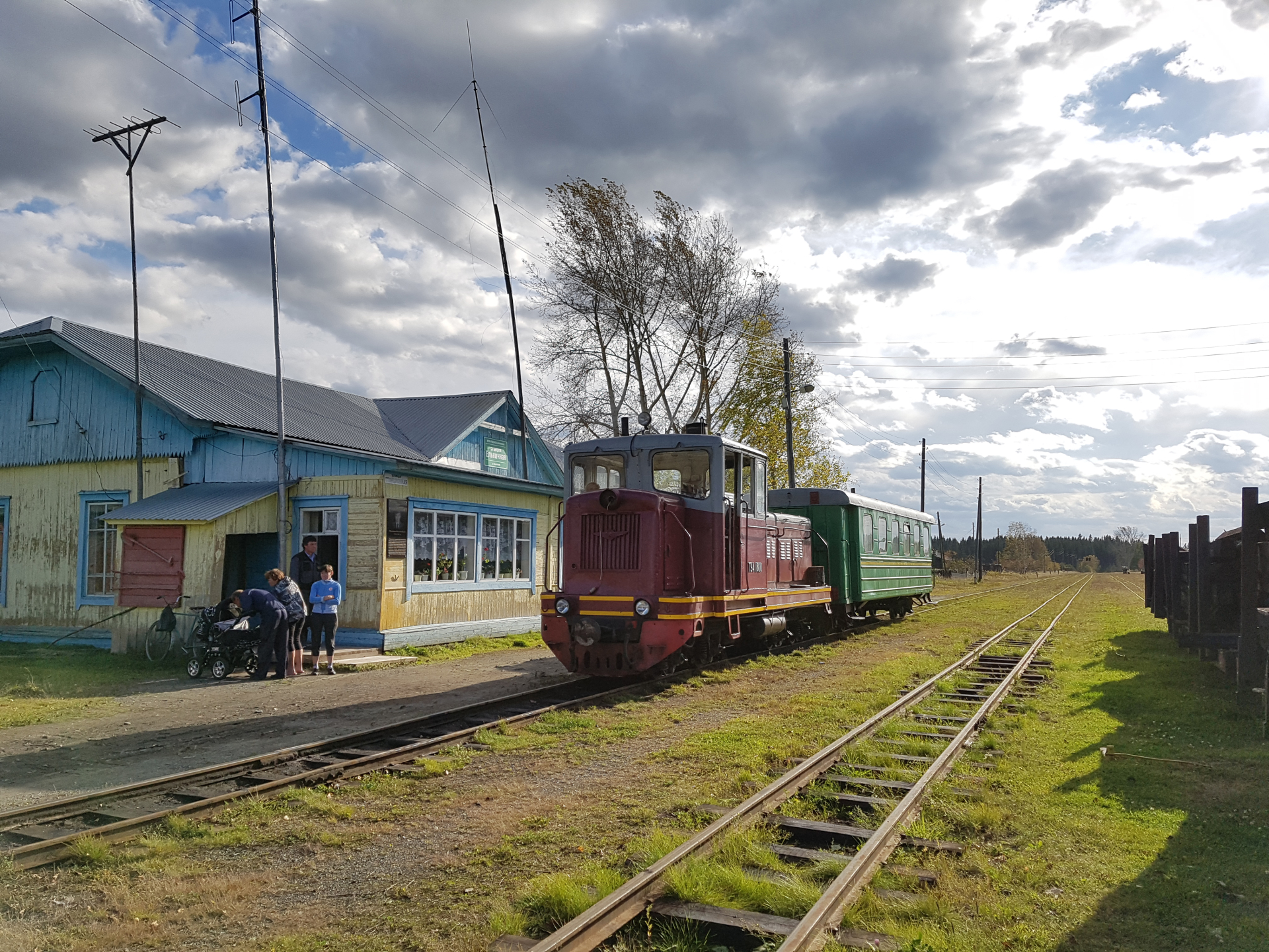На станции Ельничная © Михаил Кончиц. Заповедные железные дороги. Издательство «Альпина нон-фикшн», 2026