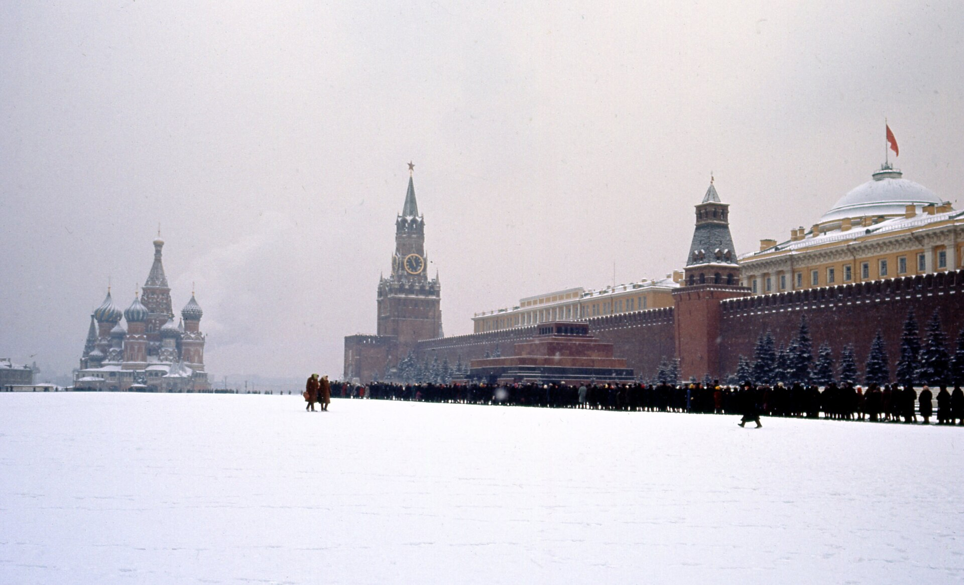 Томас Хаммонд. Очередь в Мавзолей Ленина на Красной площади, 1964 год © University of Virginia Center for Russian, East European, and Eurasian Studies / WikiCommons