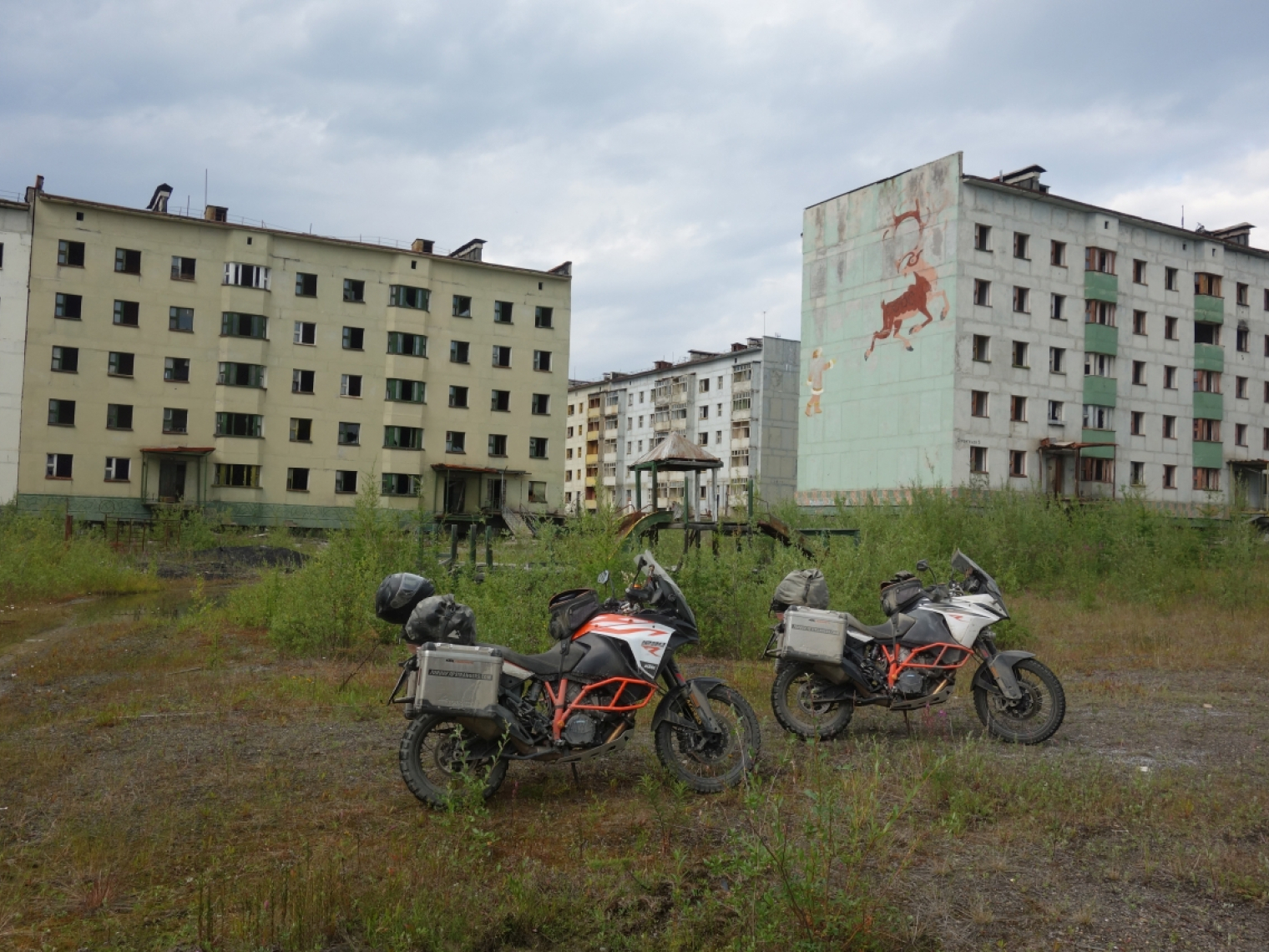 Роуд-трип на мотоциклах по трассе «Колыма». В городе Кадыкчан © Thies and Momme Сlausen / Torque to strangers