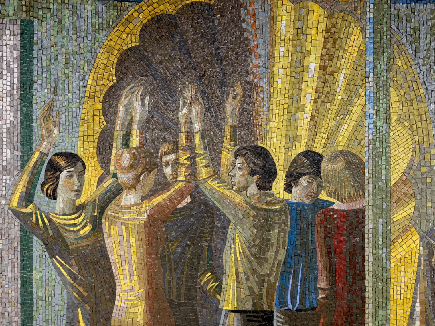 Мозаики из коллекции Валерия: фойе ДК Энергетиков в Усть-Илимске Иркутской области и бассейн «Локомотив» в Узловой Тульской области © Валерий Долженко