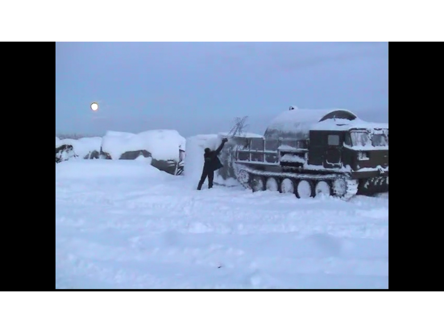  Фрагменты из видео-архива Сергея Конникова, вошедшие в фильм «Поля падения» © Поля падения