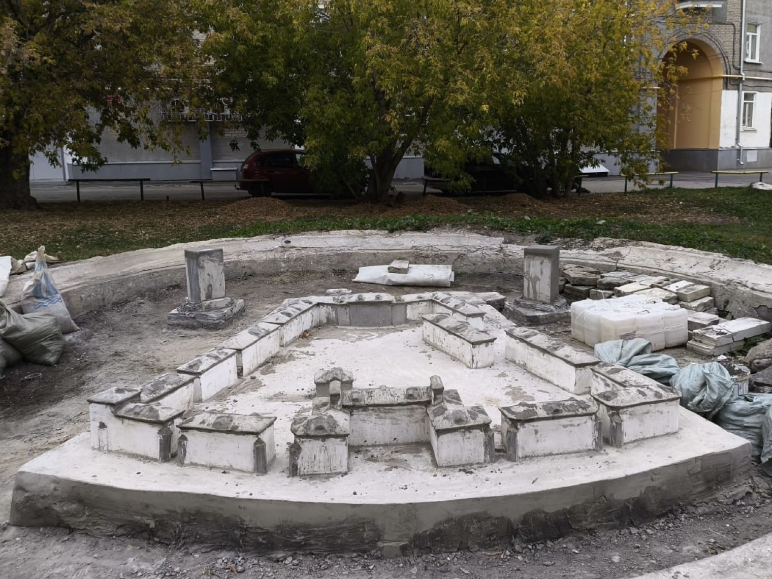 Был заброшенный фонтан, стал арт-объект © Иван Бушланов